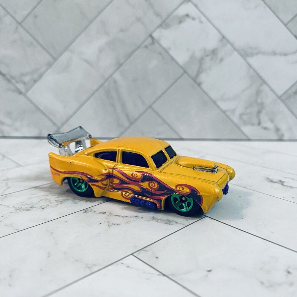 2015 Hot Wheels Canary Yellow And Orange Die-Cast Hot Rod Car Pink Flames